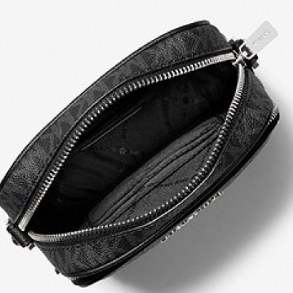 MICHAEL KORS
Jet Set Travel Medium Logo Crossbody Bag Black signature color - Picture 4 of 4